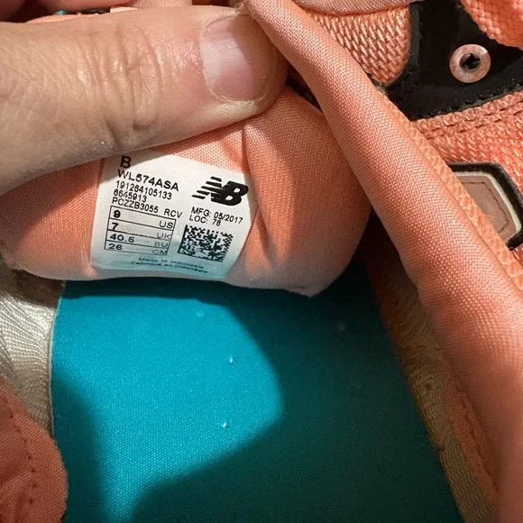 New‎ Balance Women's Shoes in Peach and Black - Picture 3 of 4